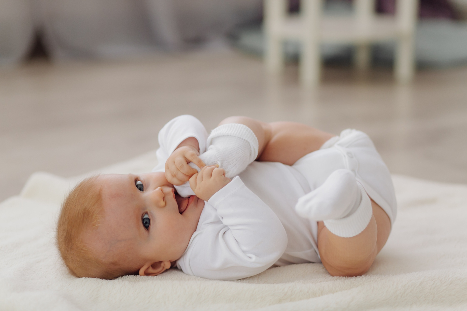 Les bons gestes pour changer la couche d’un bébé garçon